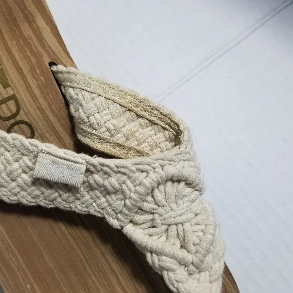 ROCKET DOG WEDGE SANDALS ESTIMATED SIZE 8